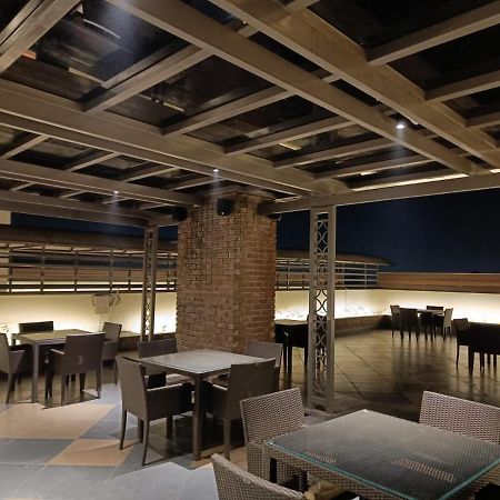 Clarks Inn Express, Дехрадун Екстериор снимка