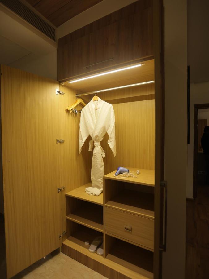 Clarks Inn Express, Дехрадун Екстериор снимка